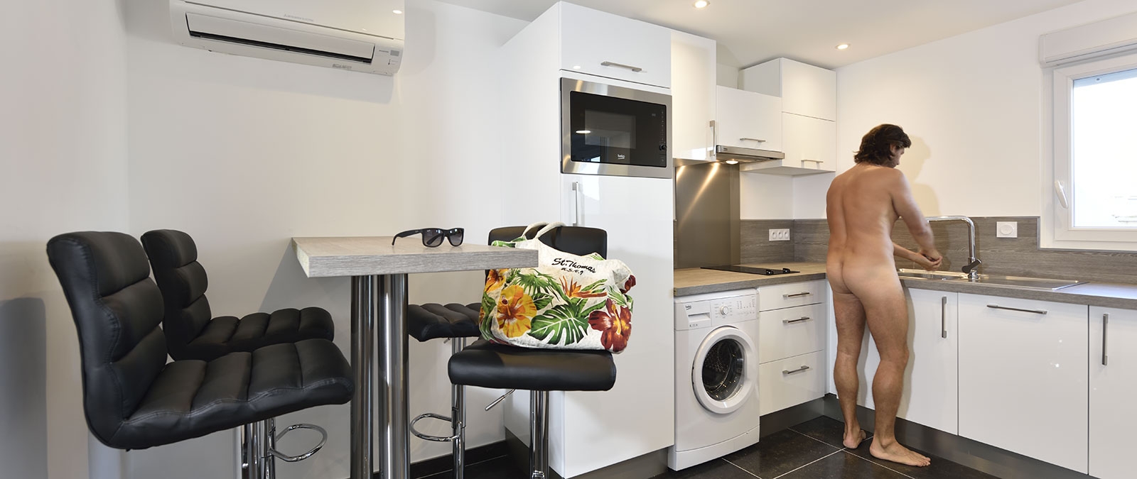 Equipped kitchen Faces naturist studio flat rental